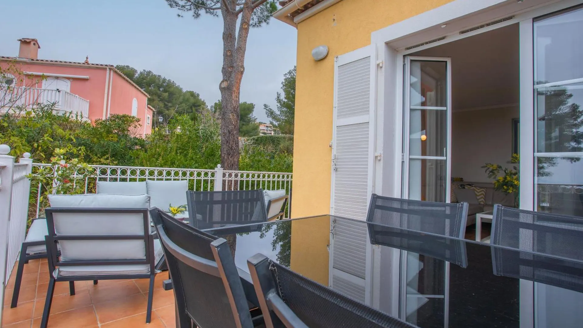 Apartment Appartement Grande Terrasse Vue Mer Saint-Raphael  France